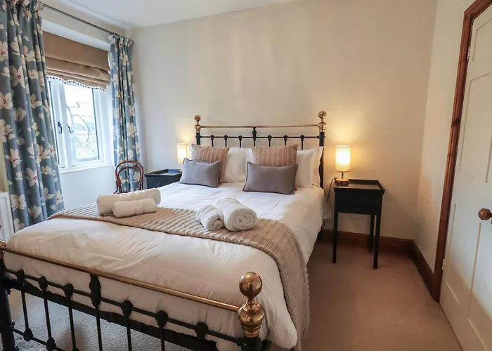 Riverbank At Stepping Stones Apartment